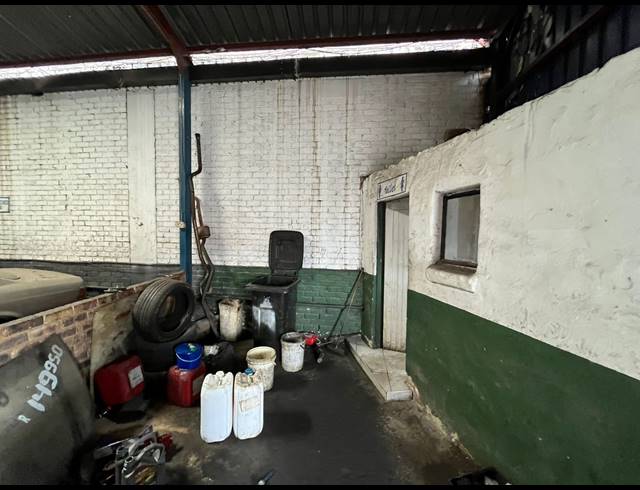 310M² WORKSHOP FOR SALE IN SPRINGS CENTRAL